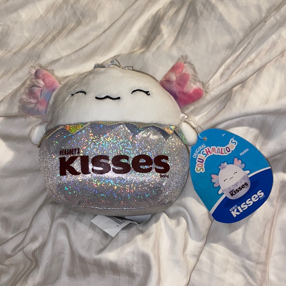 Nattie the kisses/axolotl squishmallow